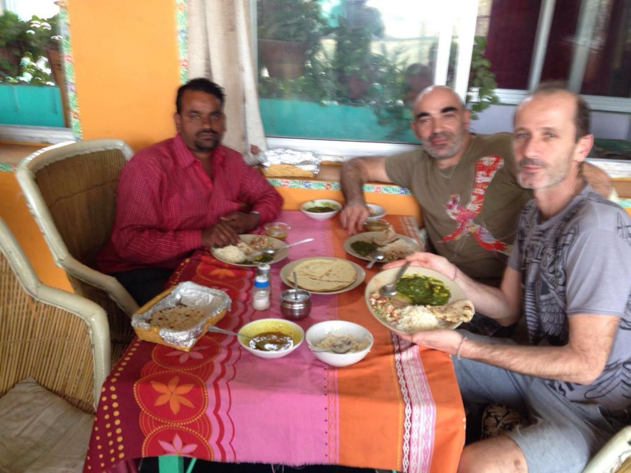 Milkman Guest House Pushkar Bagian luar foto