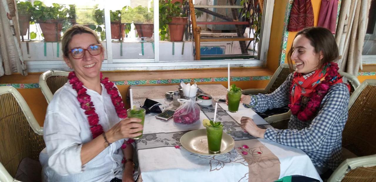 Milkman Guest House Pushkar Bagian luar foto